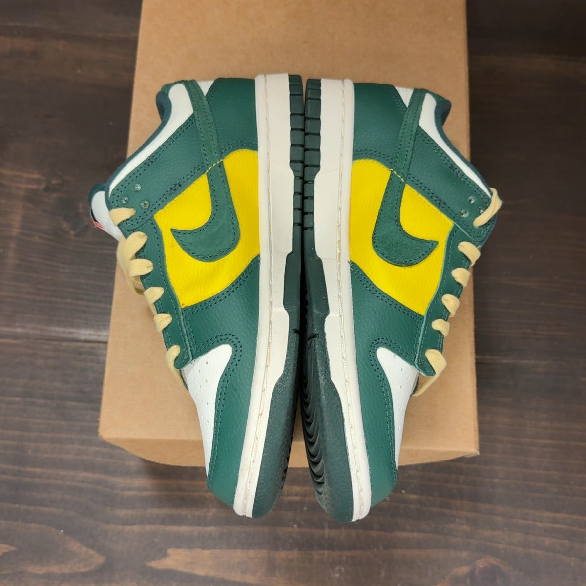 Nike Dunk Low SE Noble Green (Women's) Size 7W (Pre-Owned) - Image 4