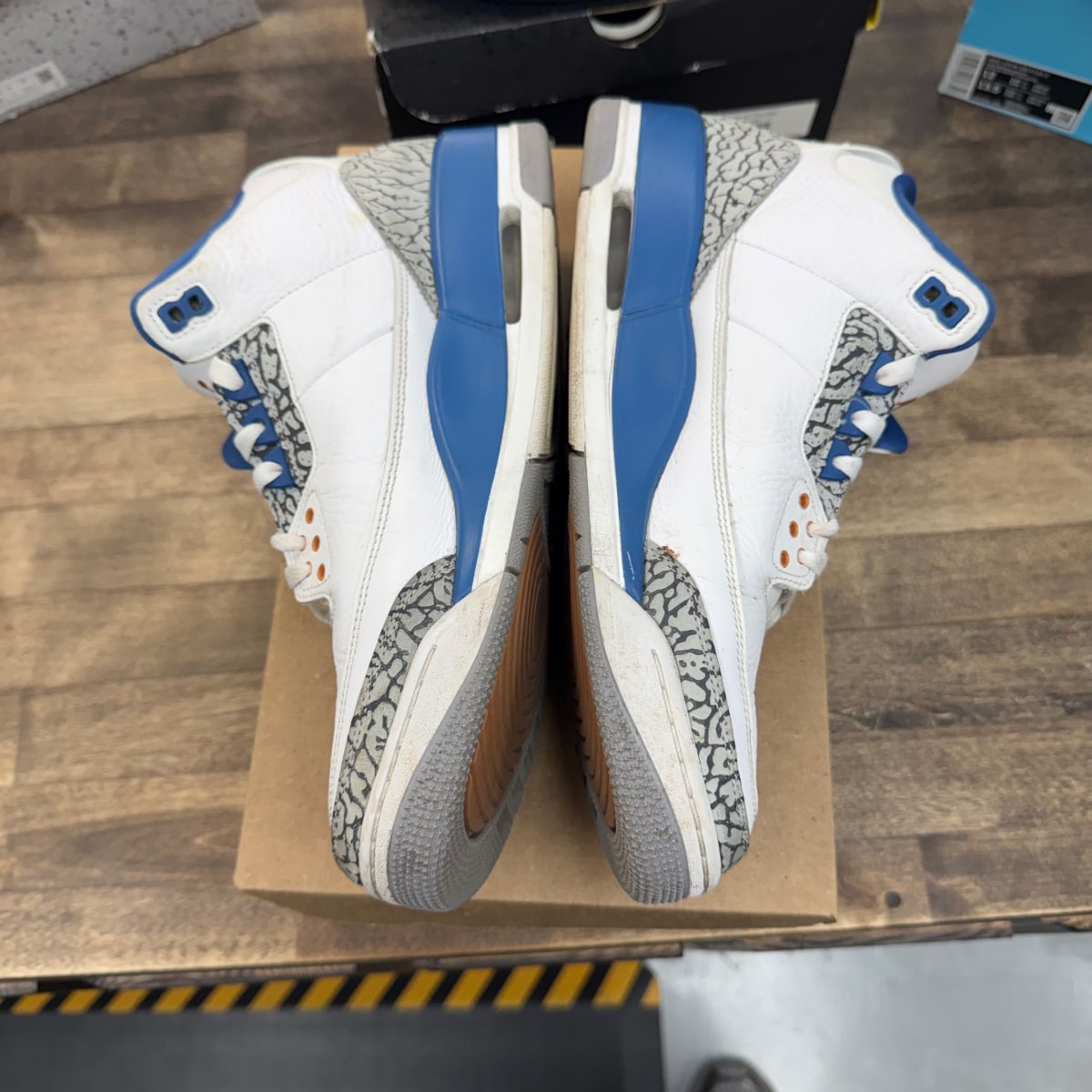 Jordan 3 Retro Wizards Size 12 (Pre-Owned) - Image 3