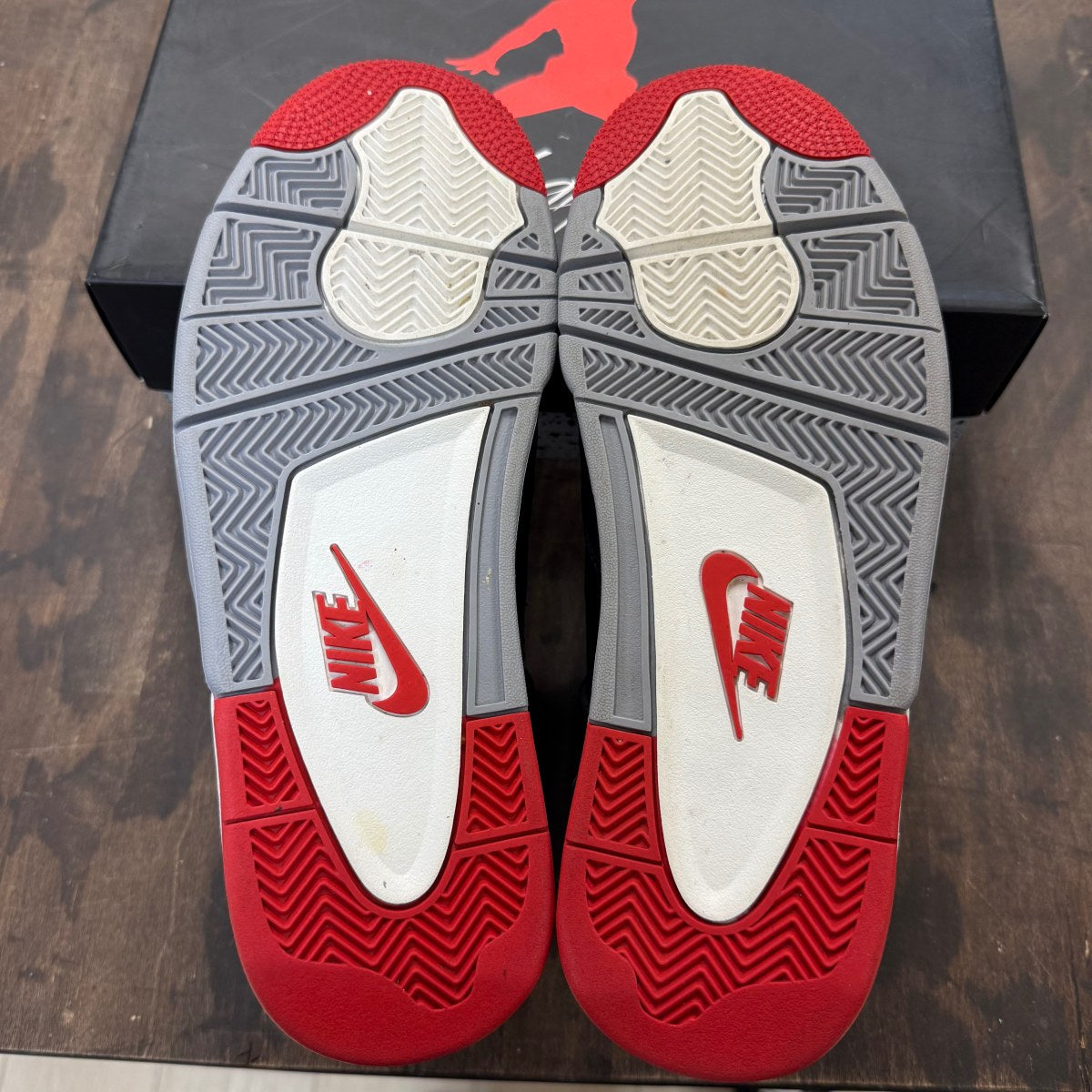 Jordan 4 Retro Bred Reimagined Size 9.5 (Pre-Owned) - Image 6