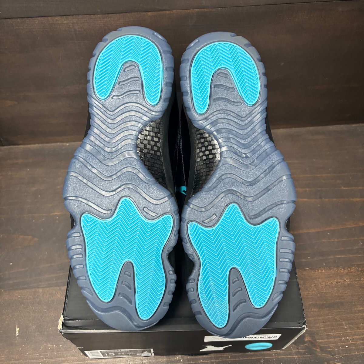 Jordan 11 Retro Gamma Blue (2025) Size 13 (Pre-Owned) - box