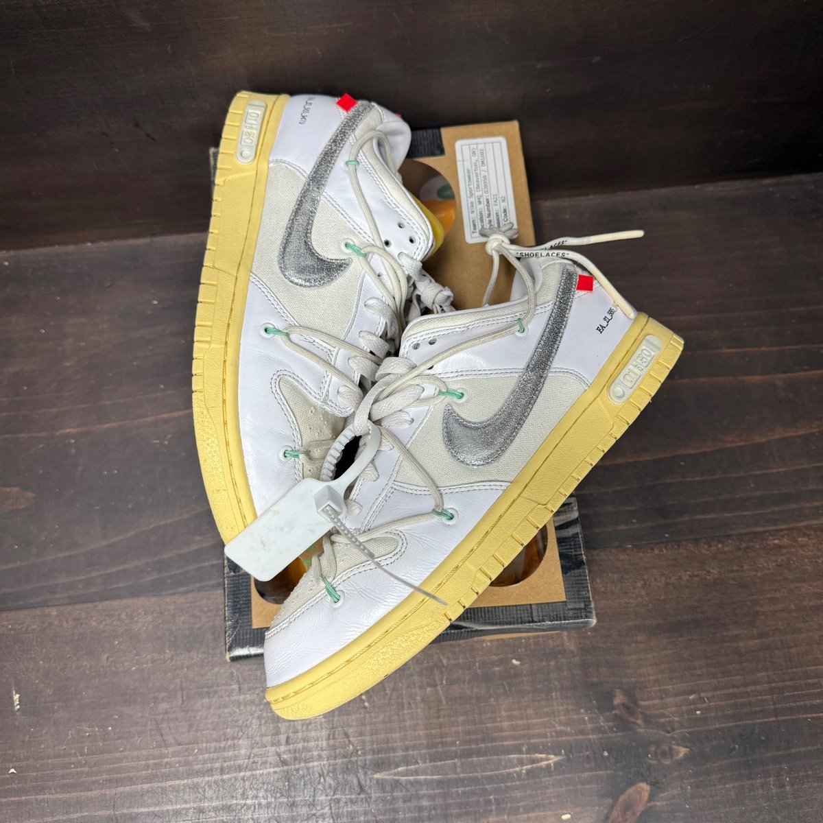 Nike Dunk Low Off-White Lot 1 Size 9 (Pre-Owned) - tag