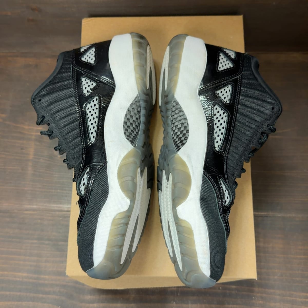 Jordan 11 Retro Low IE Craft Black White Size 9 (Pre-Owned) - aux