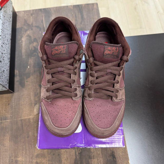 Nike SB Dunk Low City of Love Burgundy Crush - Image 2