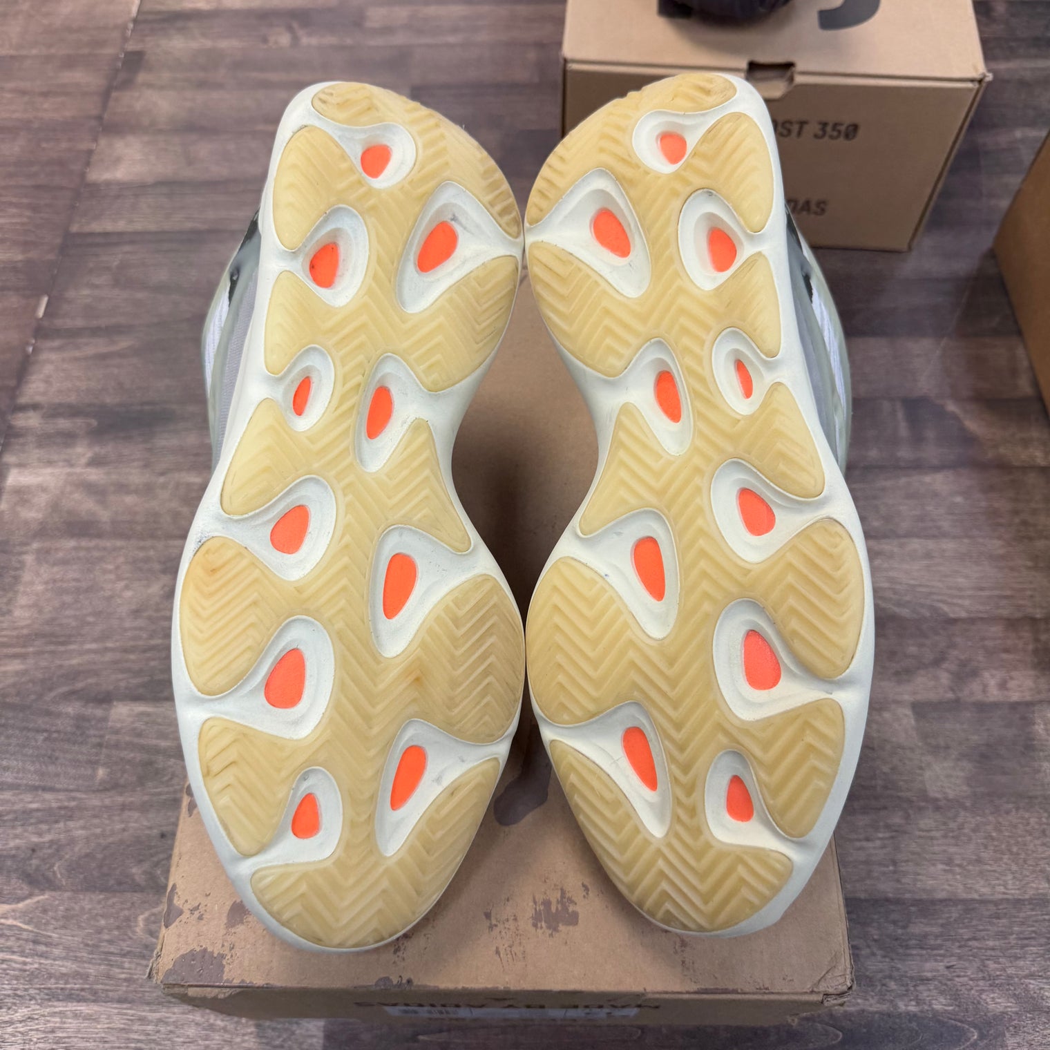 Fade Salt Yeezy 700 V3 (USED)