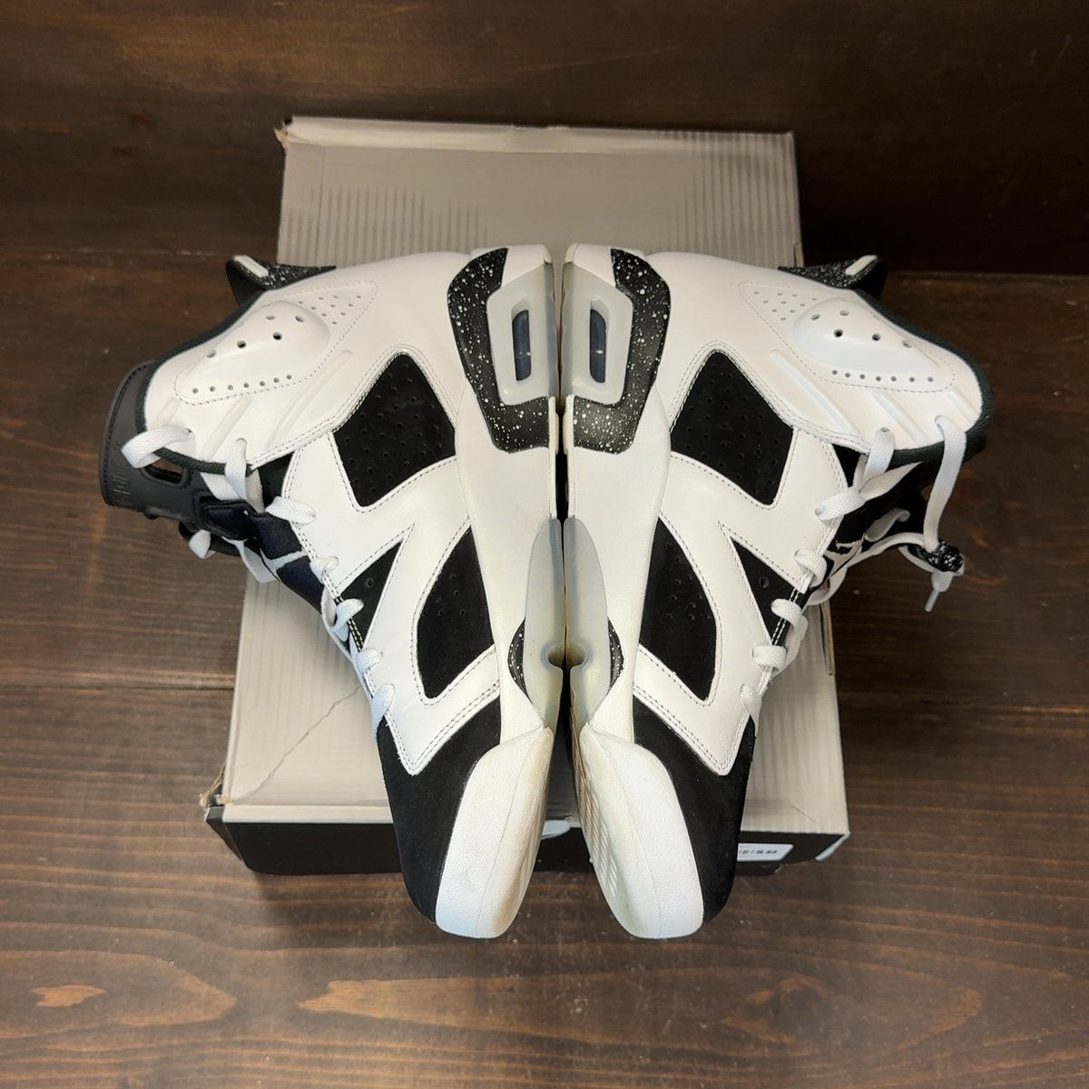 Jordan 6 Retro Oreo (2026) Size 12 (Pre-Owned) - aux