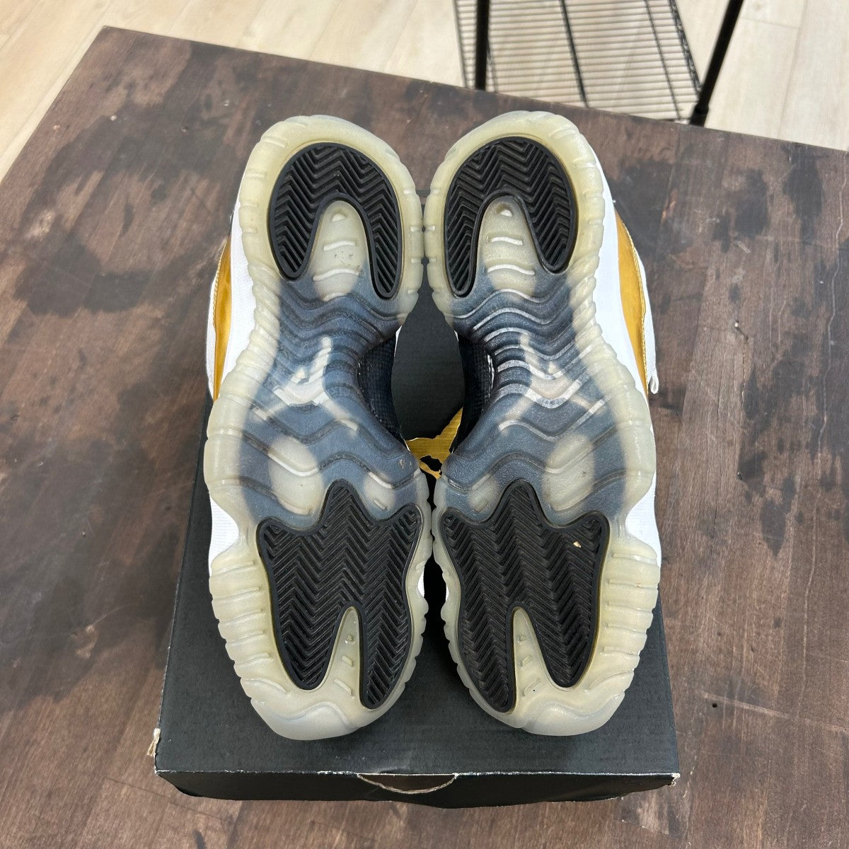 Jordan 11 Retro Low Closing Ceremony (GS) - Image 5