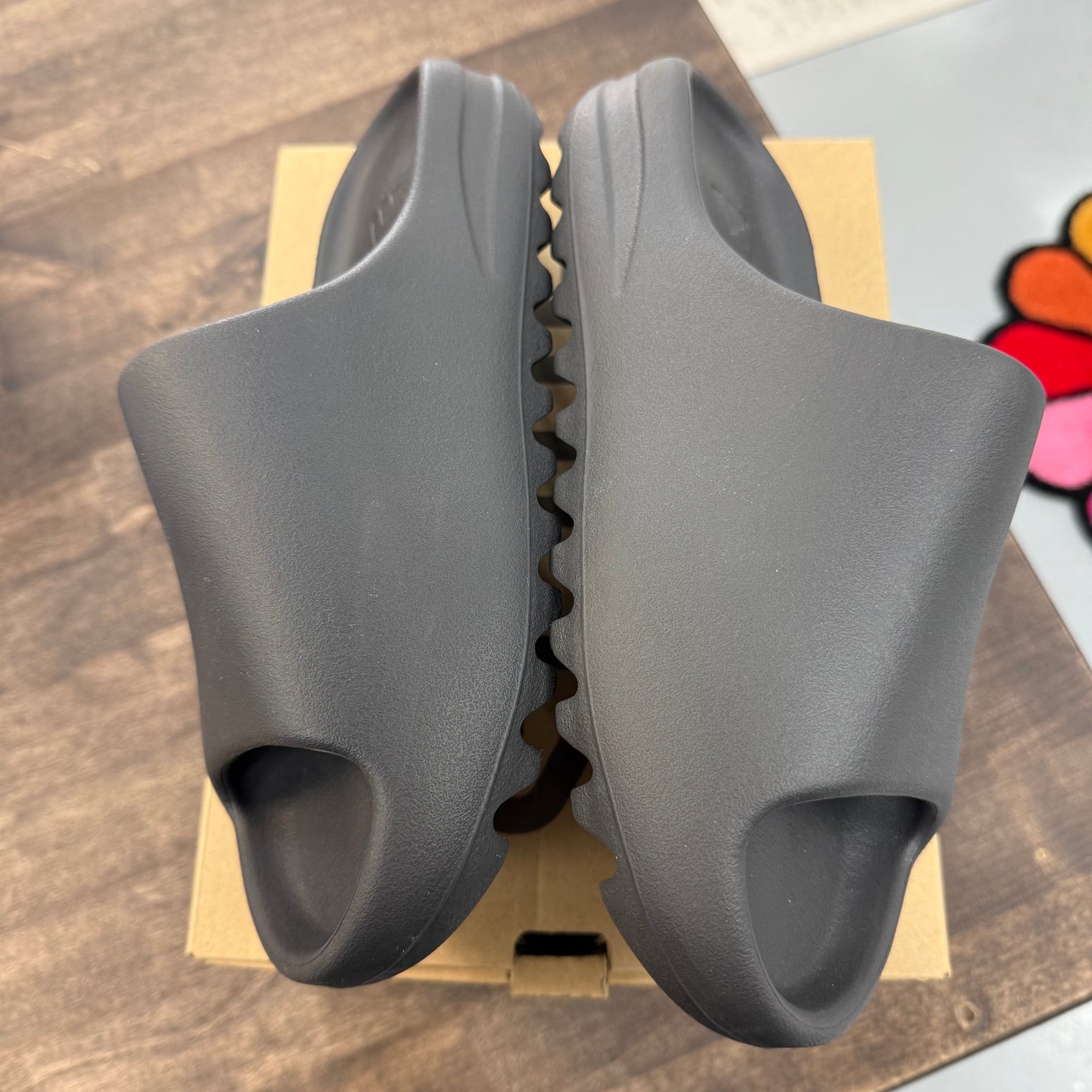 Onyx Yeezy Slide (Lightly Worn)