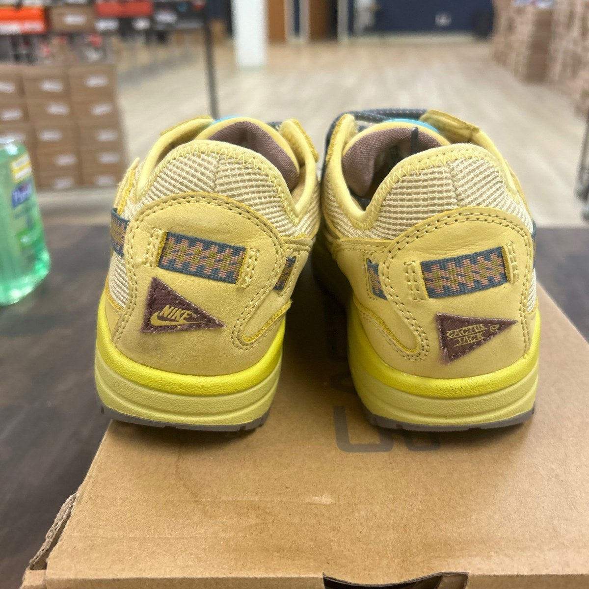 Nike Air Max 1 Travis Scott Cactus Jack Saturn Gold - Image 4