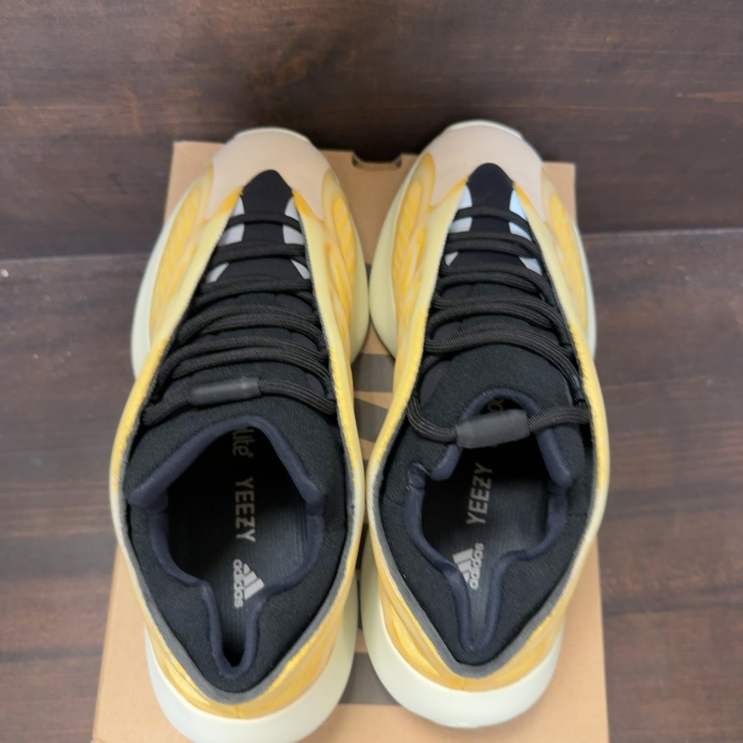 adidas Yeezy 700 V3 Mono Safflower Size 9.5 (Pre-Owned) - Image 5