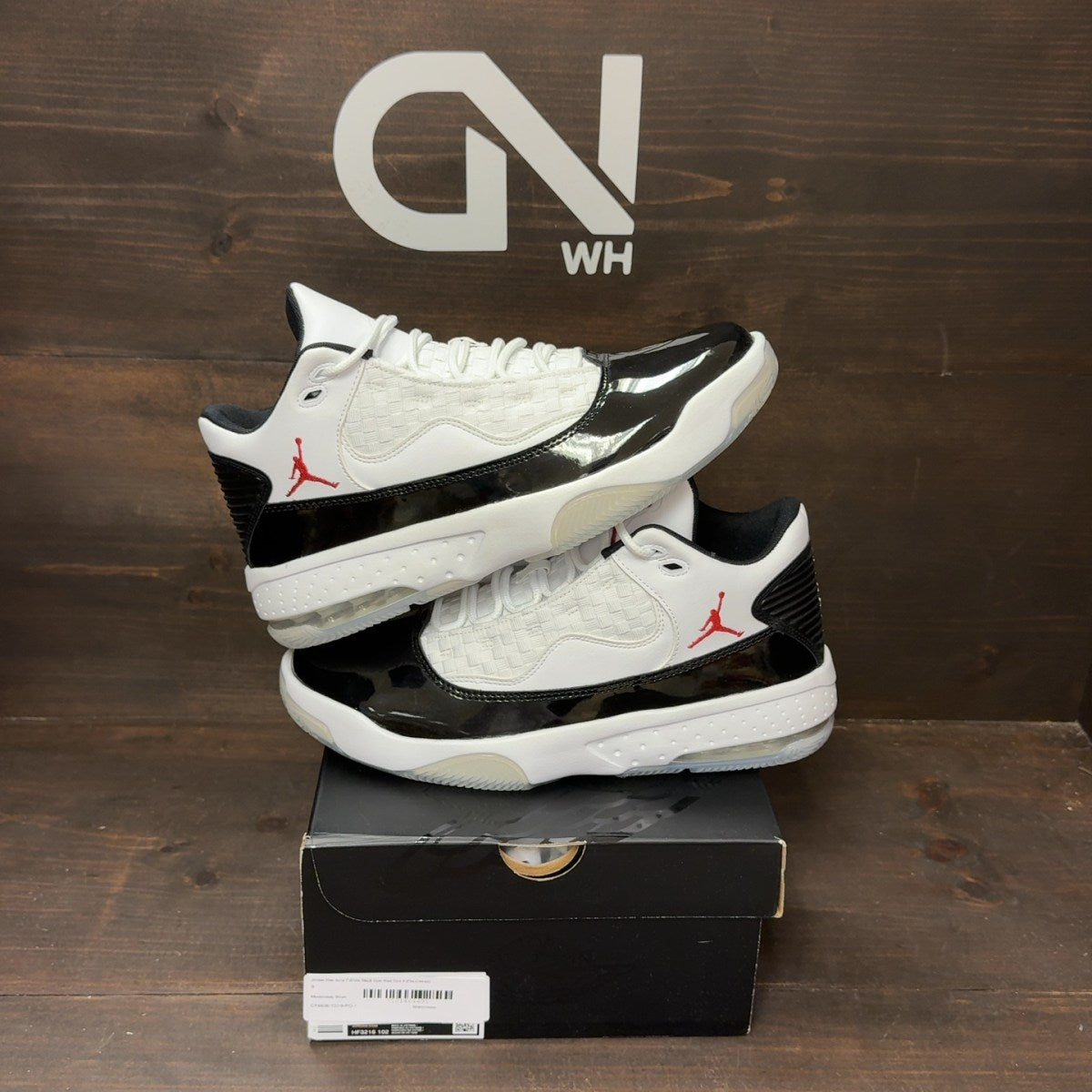 Jordan Max Aura 2 White Black Gym Red Size 9 (Pre-Owned) - Image 1