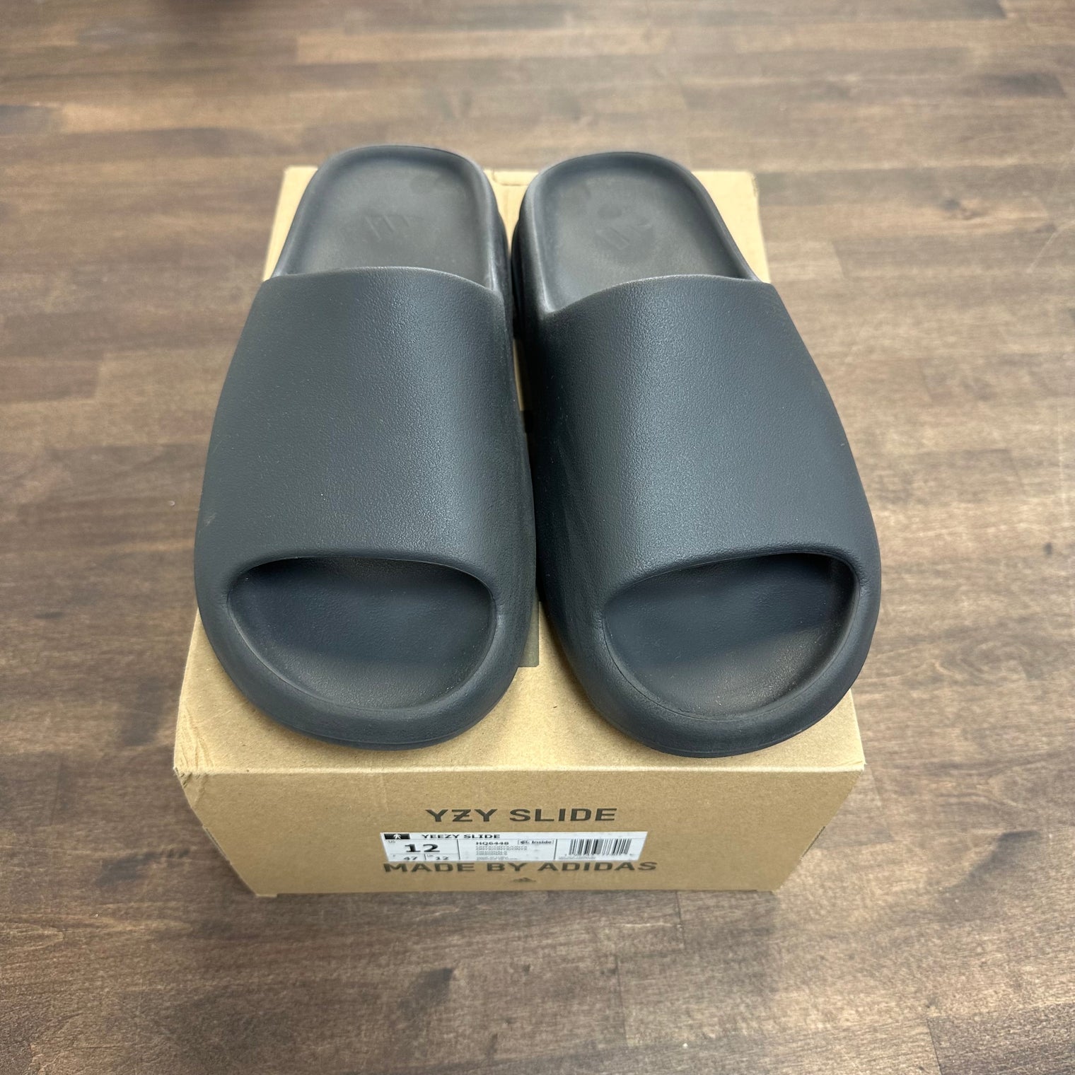 Onyx Yeezy Slide (USED)