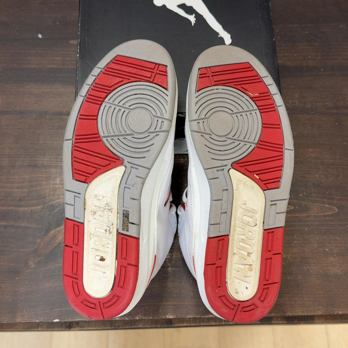 Jordan 2 Retro White Red (2014) Size 8.5 (Pre-Owned) - aux