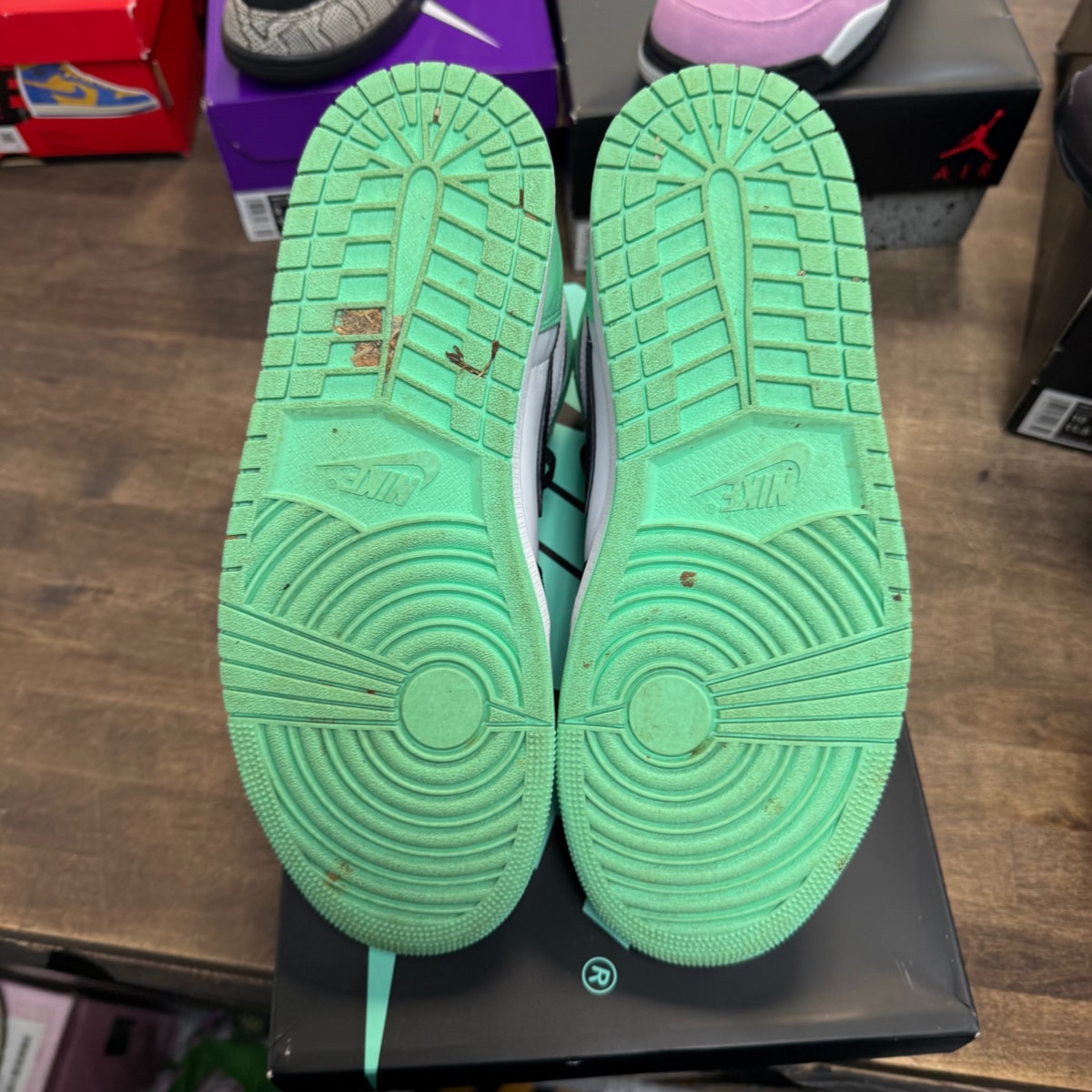 Jordan 1 Retro High OG Green Glow Size 10 (Pre-Owned) - Image 5