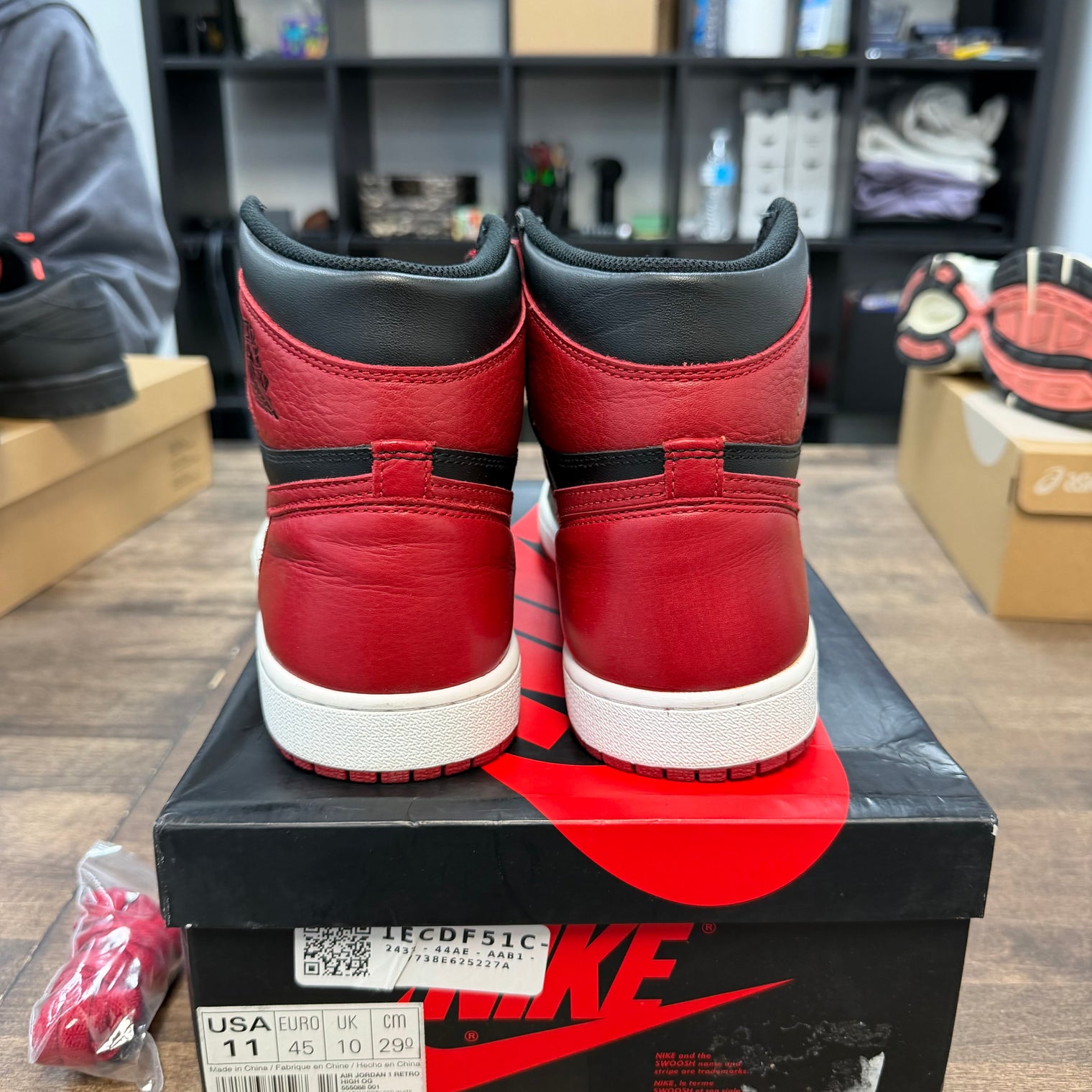 Bred Banned Jordan 1 High (2016) (Lightly Worn)