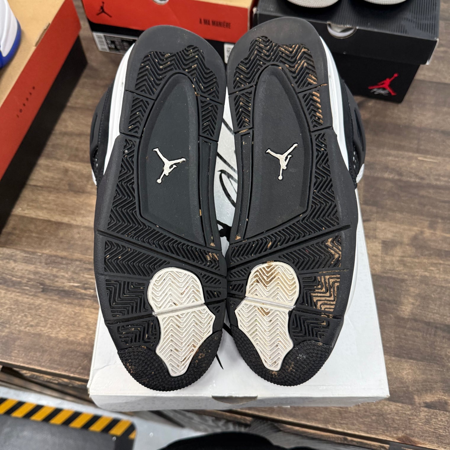 White Thunder Jordan 4 Retro (USED)