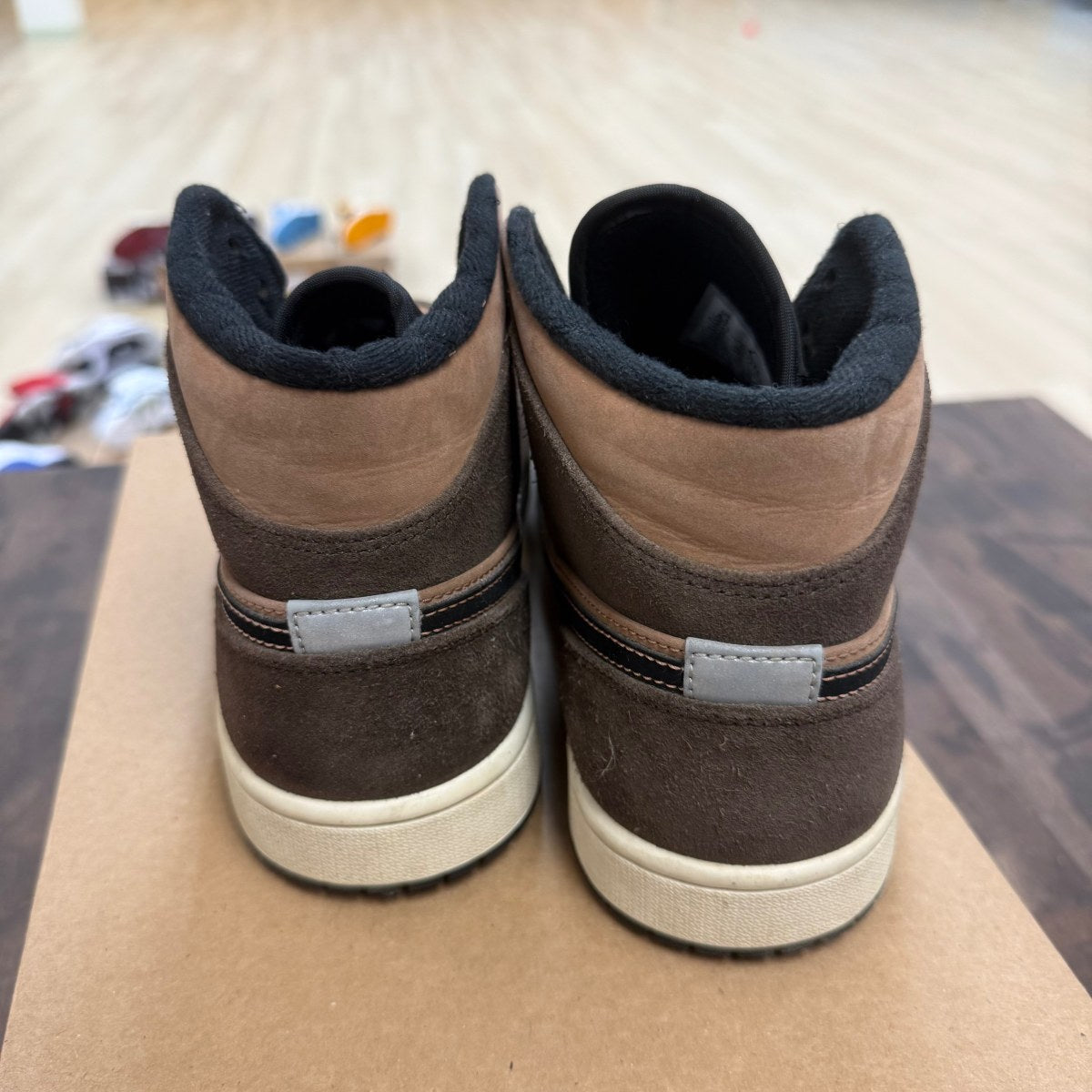 Jordan 1 Mid SE Dark Chocolate Size 8.5 (Pre-Owned) - Image 3