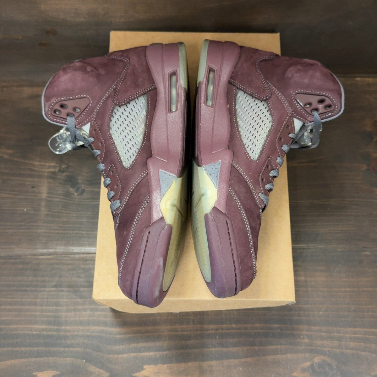 Jordan 5 Retro Burgundy (2023) Size 10.5 (Pre-Owned) - Image 4