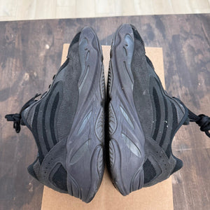 adidas Yeezy Boost 700 V2 Vanta Size 9.5 (Pre-Owned) - Image 5
