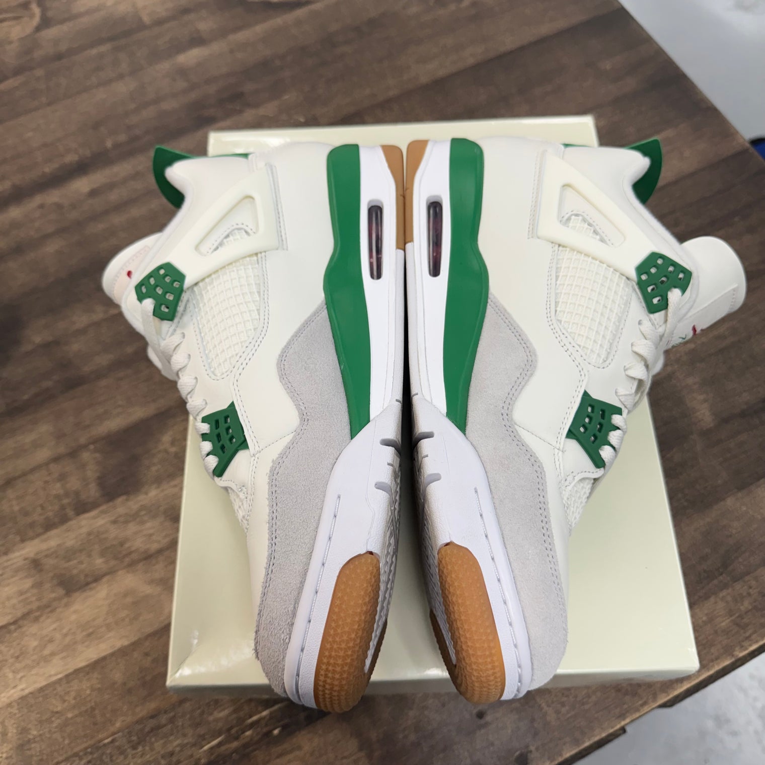 Pine Green Jordan 4 Retro SB (USED)