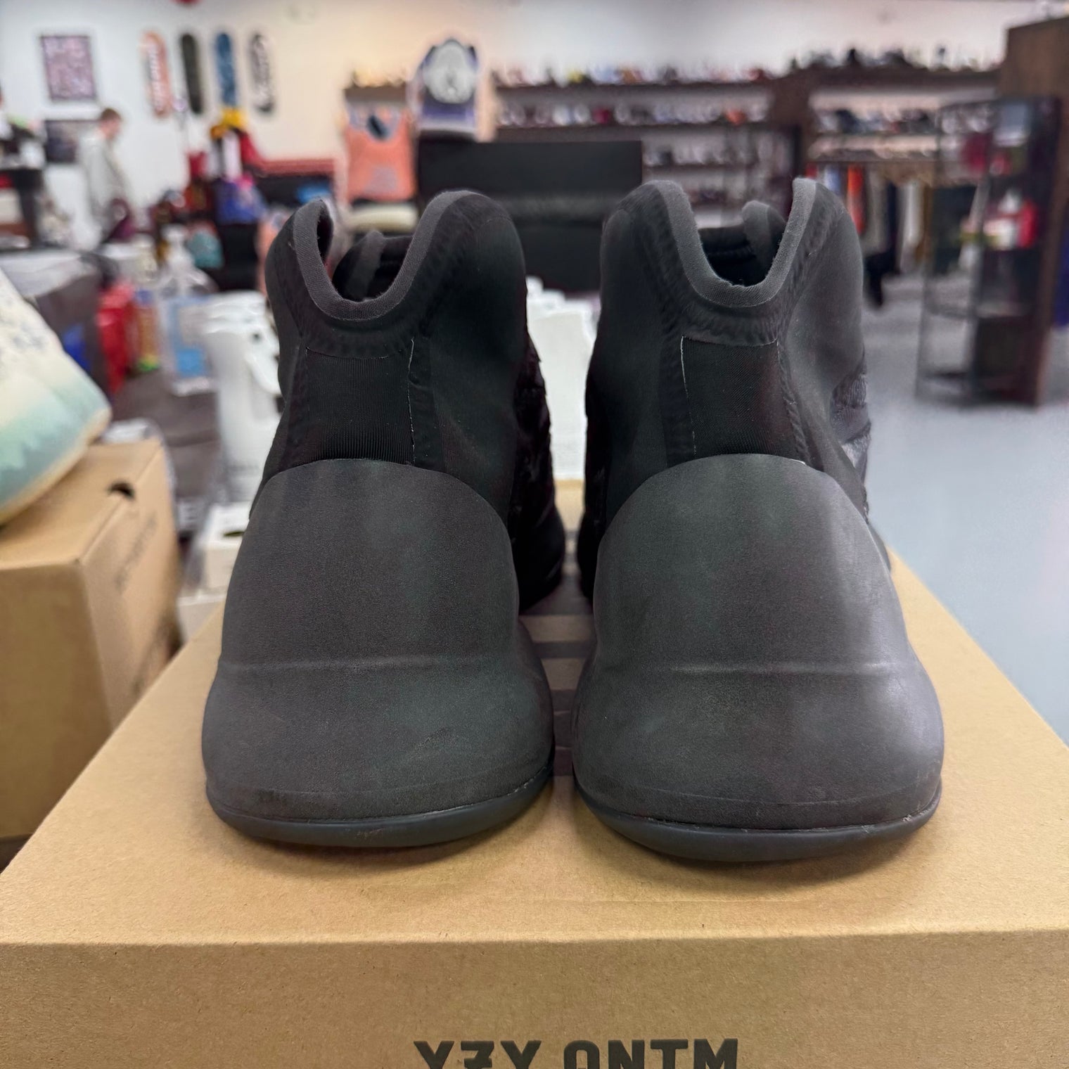 Onyx Yeezy QNTM (USED)