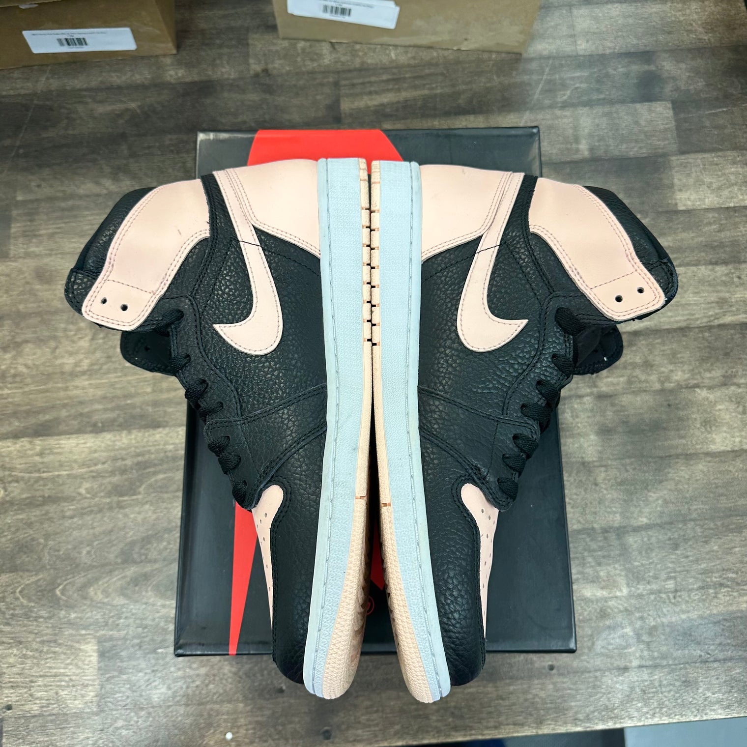 Black Crimson Tint Jordan 1 Retro High (USED)