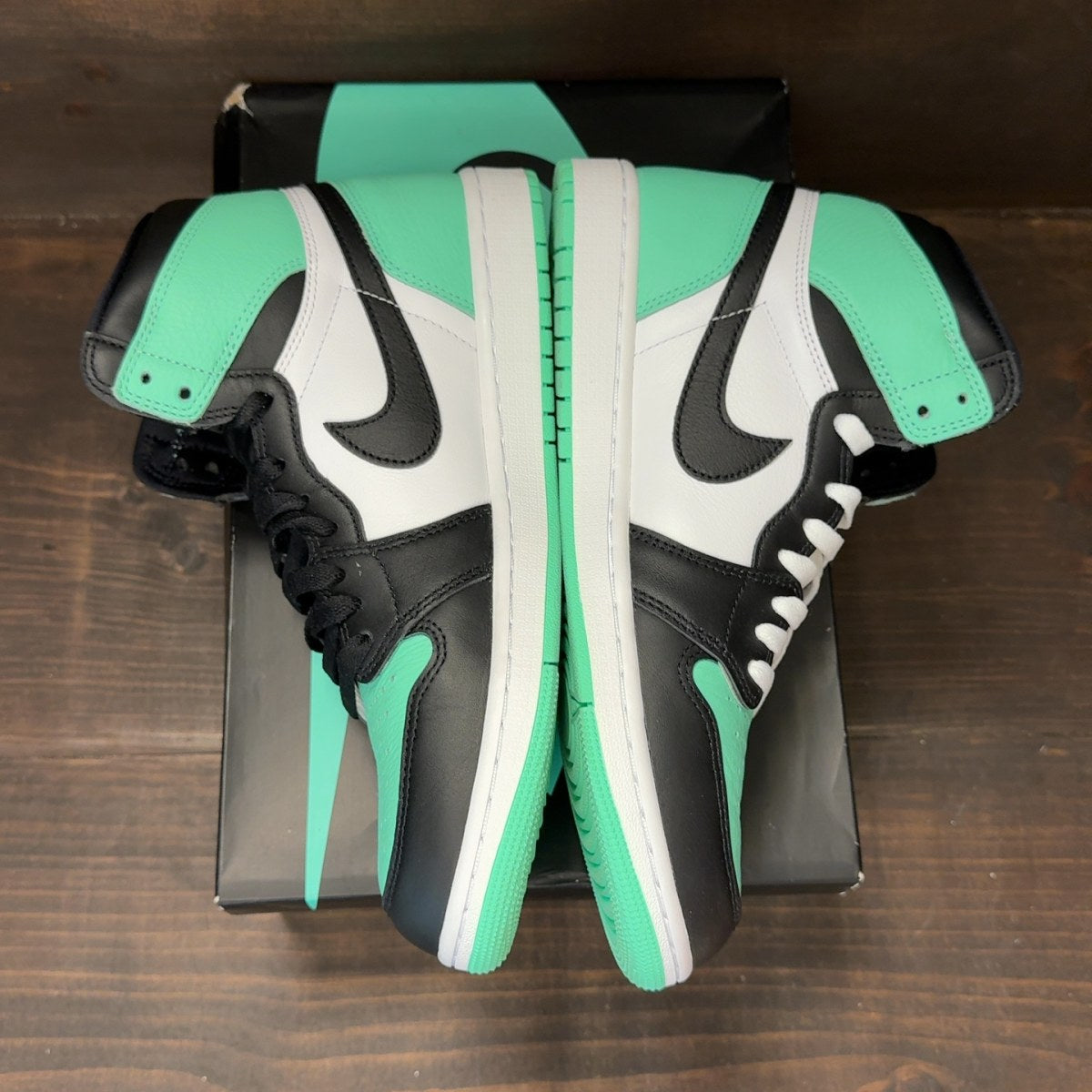 Jordan 1 Retro High OG Green Glow - Image 4