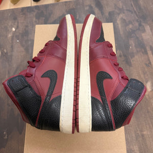 Jordan 1 Mid Team Red Black White (GS) Size 6.5Y (Pre-Owned) - Image 4