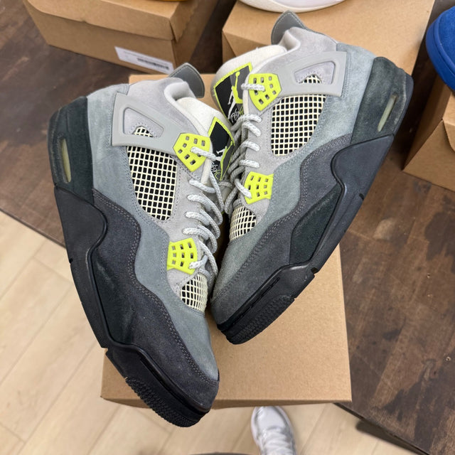 Jordan 4 Retro SE 95 Neon Size 12 (Pre-Owned) - Image 1