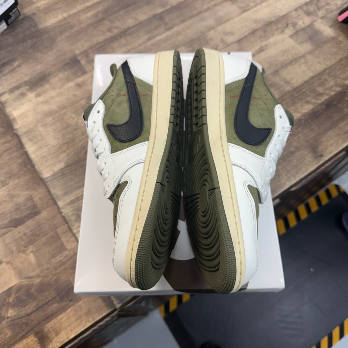 Jordan 1 Retro Low OG SP Travis Scott Medium Olive - Image 3