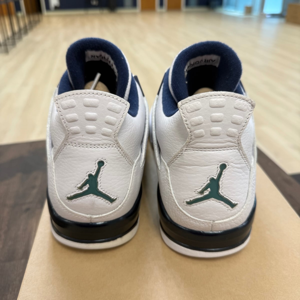 Jordan 4 Retro Columbia (2015) Size 13 (Pre-Owned) - Image 4
