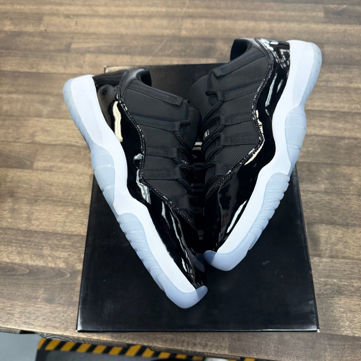 Space Jam Jordan 11 Low (USED)
