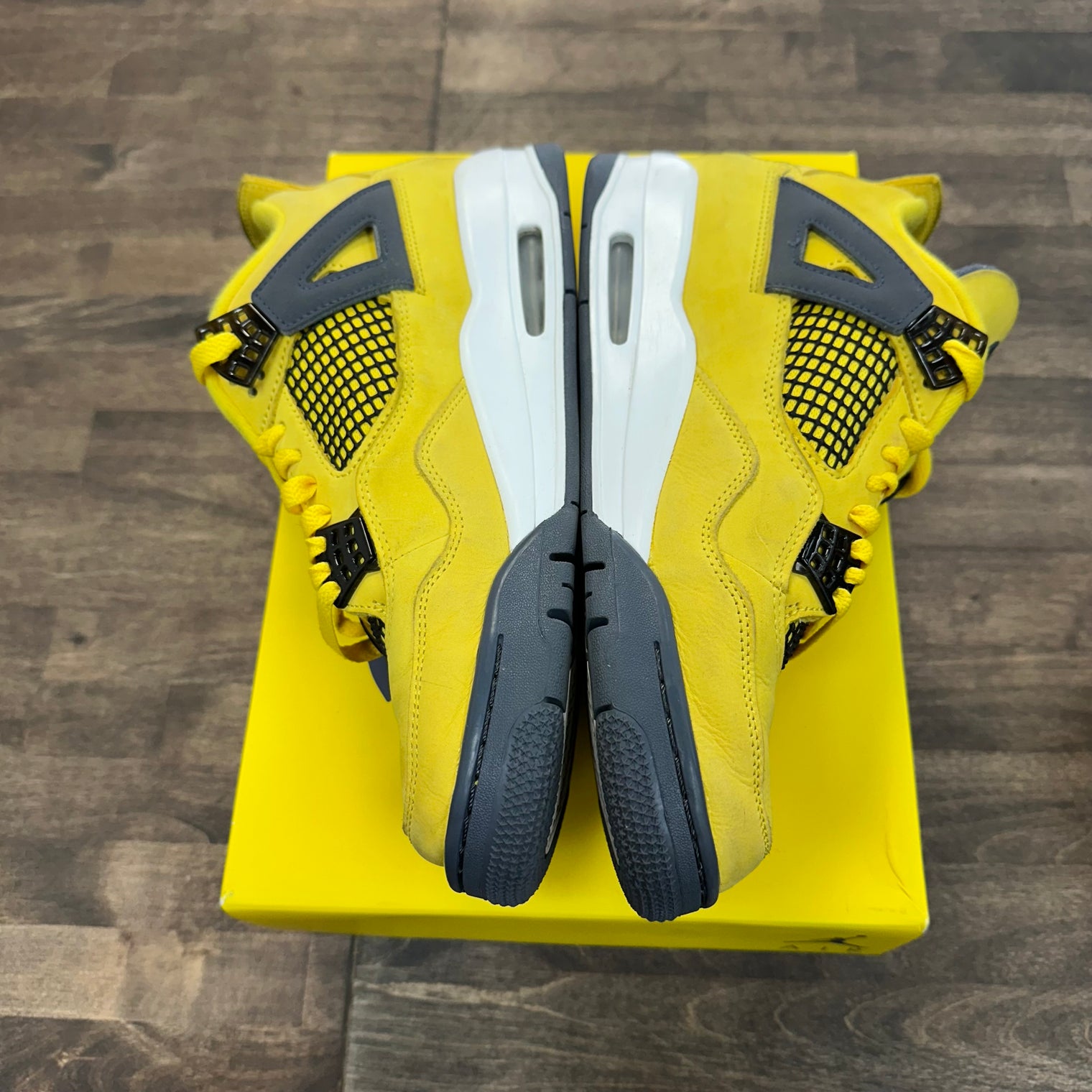 Air Jordan 4 Retro Lightning (USED)
