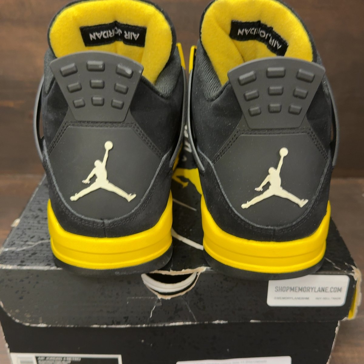 Jordan 4 Retro Thunder (2023) Size 11 (Pre-Owned) - aux