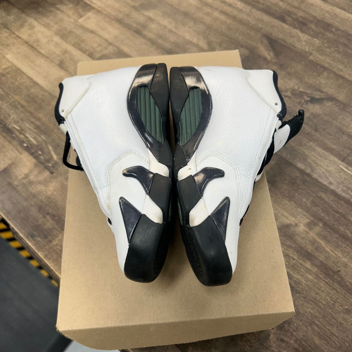 Jordan 14 Retro Oxidized Green (2016) (GS) Size 5 (Pre-Owned) - Image 3