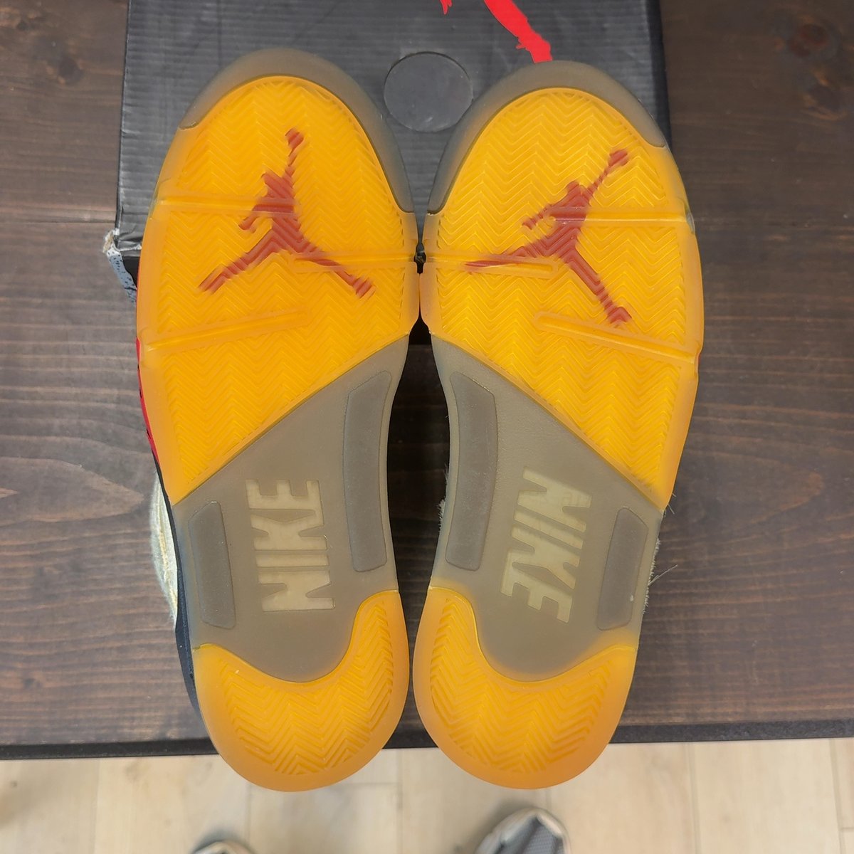 Jordan 5 Retro Off-White Sail Size 9.5 (Pre-Owned) - aux