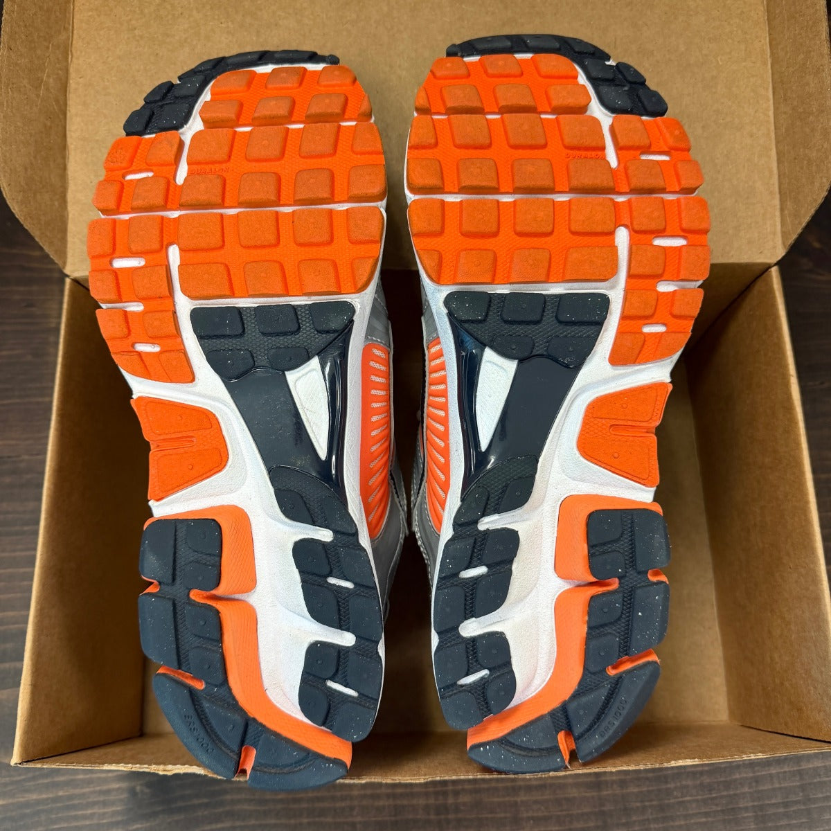Nike Zoom Vomero 5 Platinum Tint Safety Orange Size 12 (Pre-Owned) - Image 7