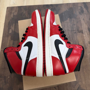 Jordan 1 Retro Chicago (2013) Size 9 (Pre-Owned) - Image 4