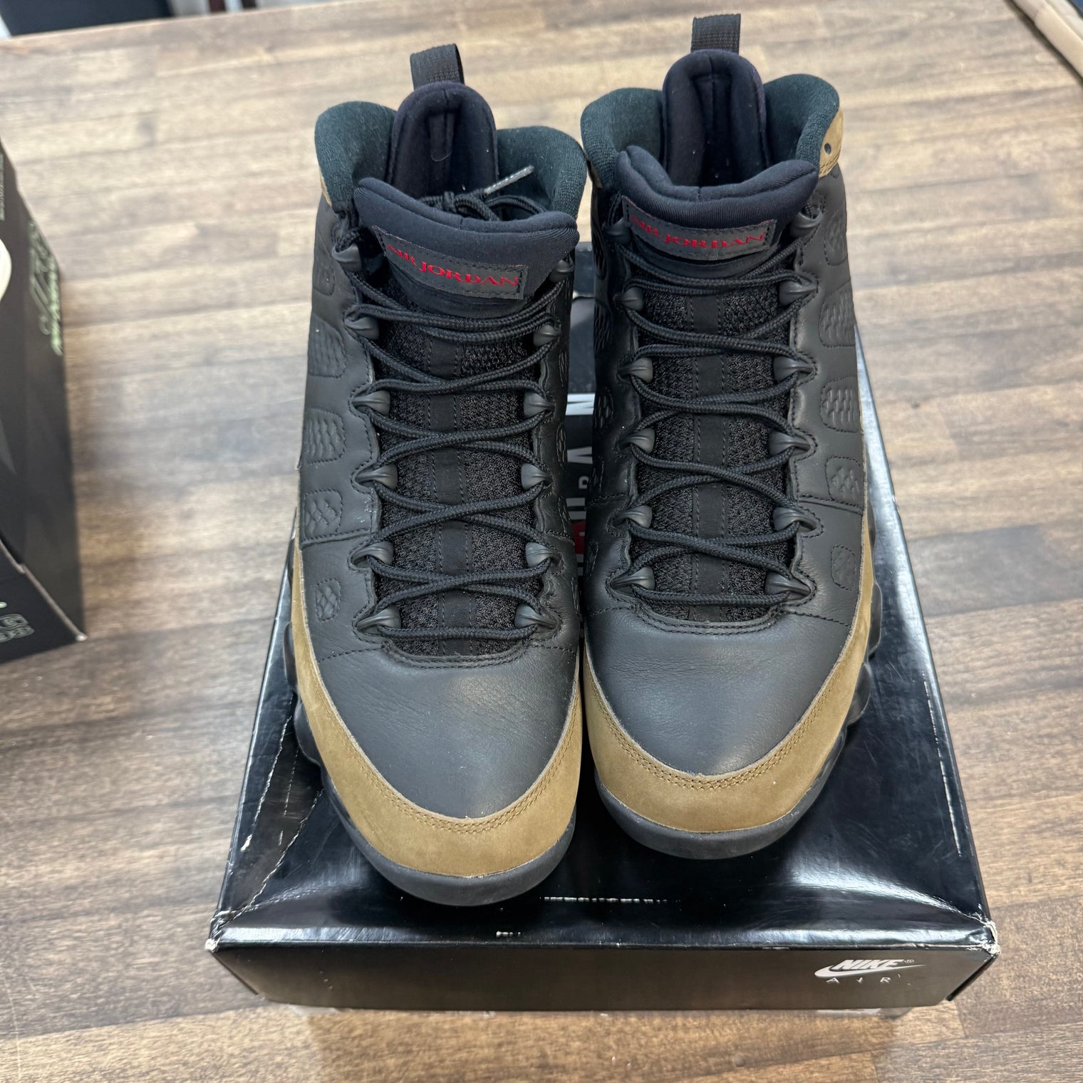 Olive Jordan 9 Retro (USED)