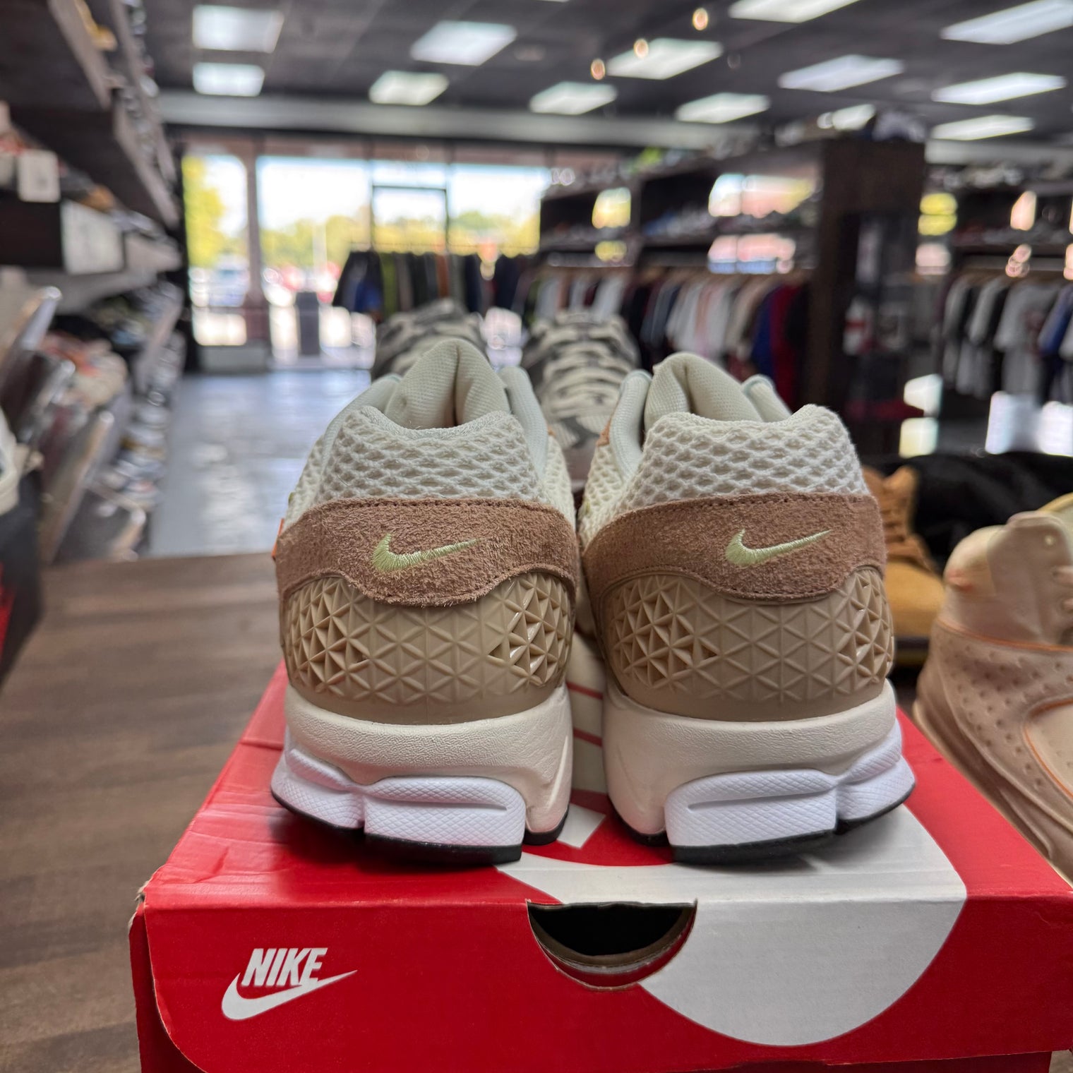 Have a Nike Day Nike Vomero 5 (USED)