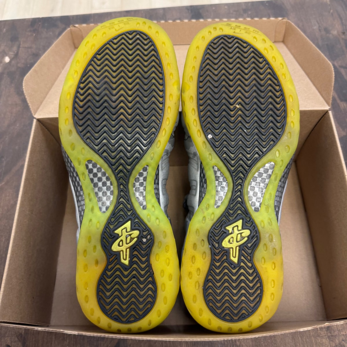Nike Air Foamposite One Silver Volt Camo Size 13 (Pre-Owned) - Image 3