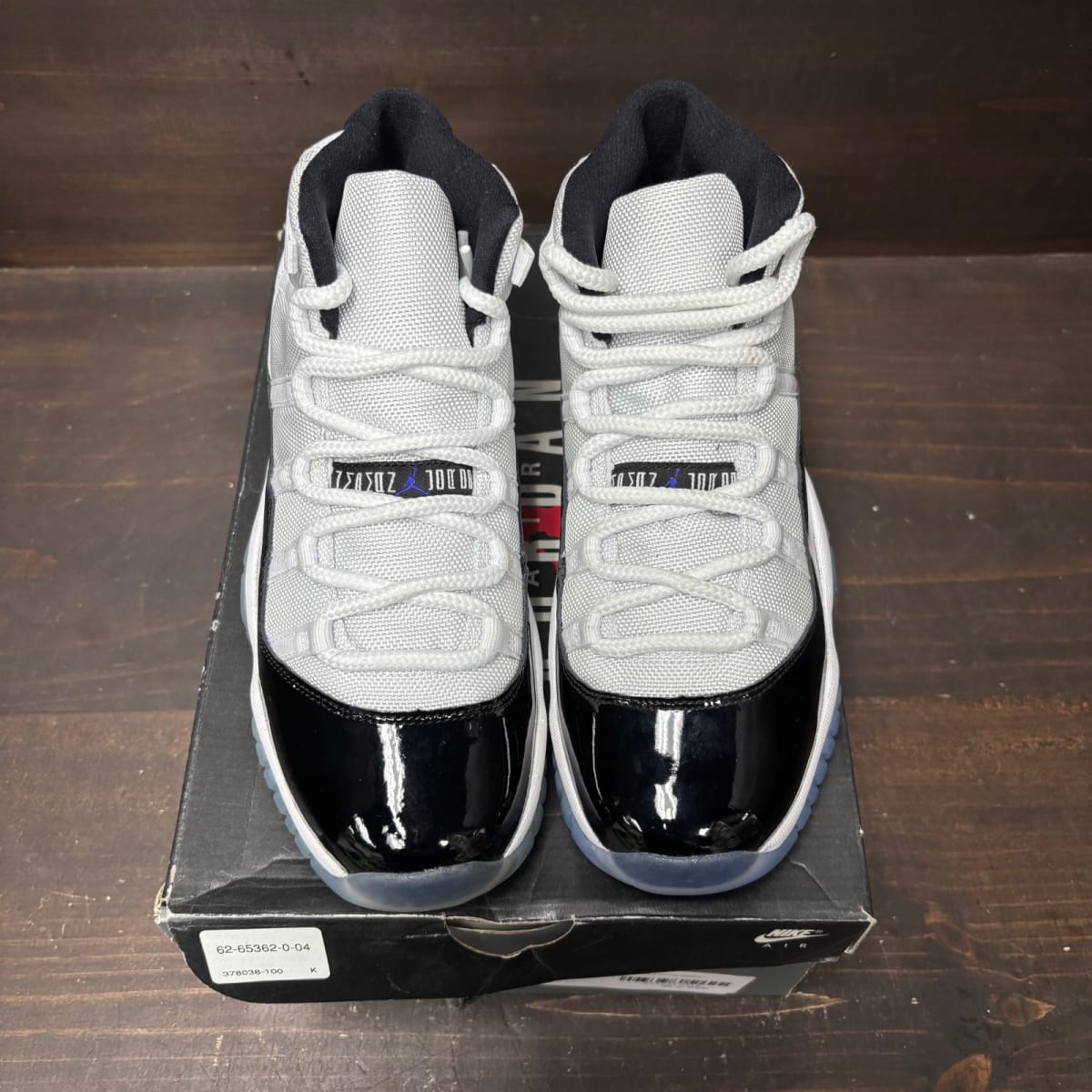Jordan 11 Retro Concord (2018) (GS) Size 6.5Y (Pre-Owned) - side