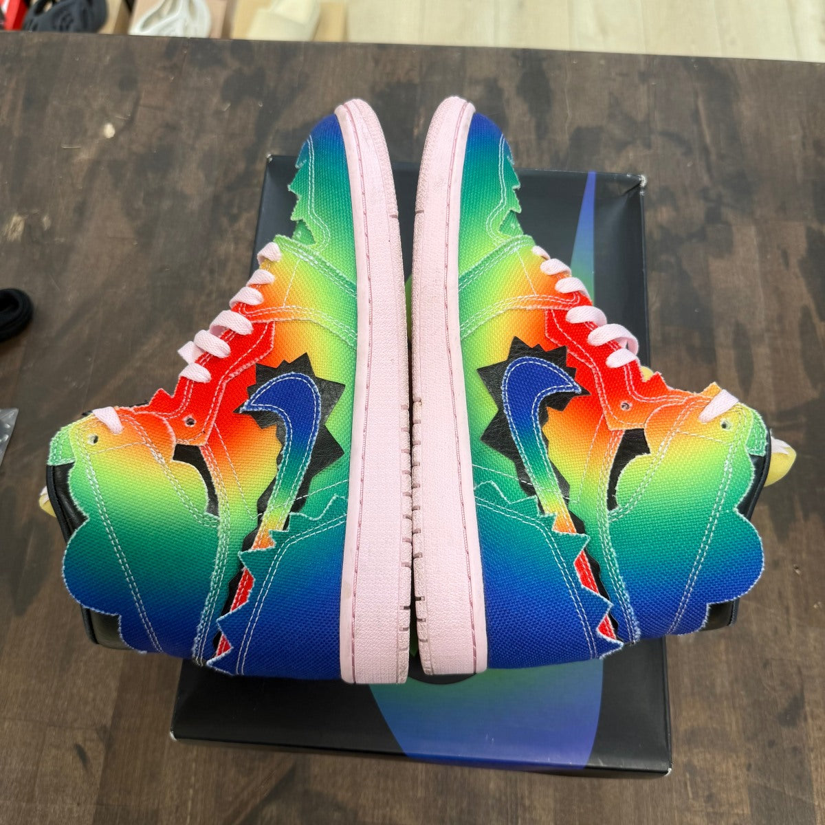 Jordan 1 Retro High J Balvin - Image 4