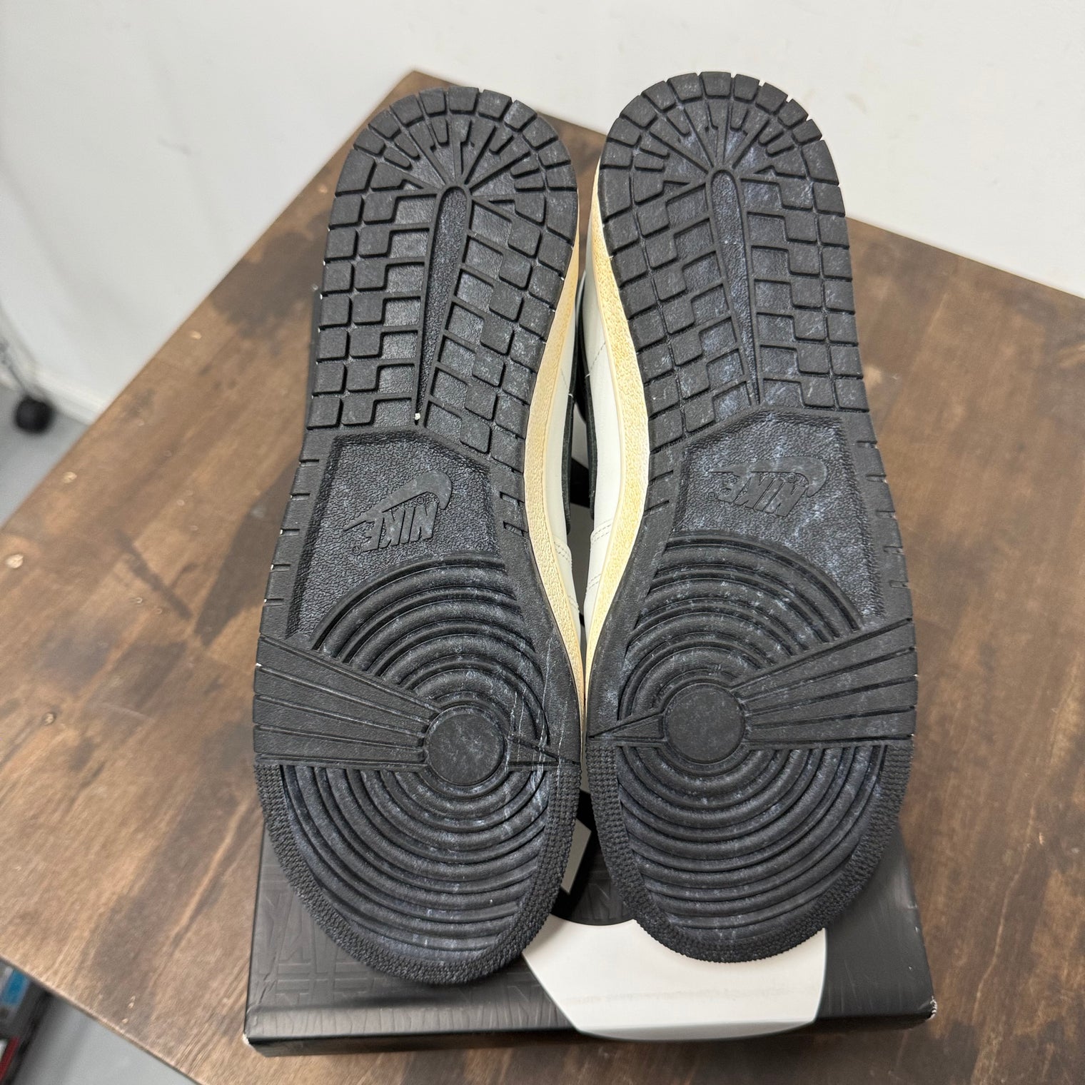 A Ma Maniere White Black Jordan Air Ship PE SP (USED)