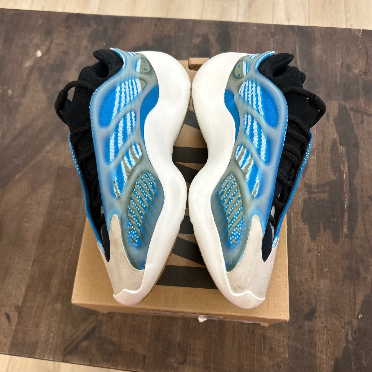 adidas Yeezy 700 V3 Arzareth - Image 3