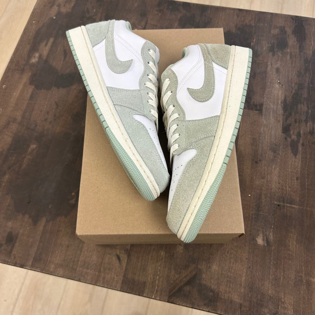 Jordan 1 Low SE Seafoam Size 9.5 (Pre-Owned) - Image 1