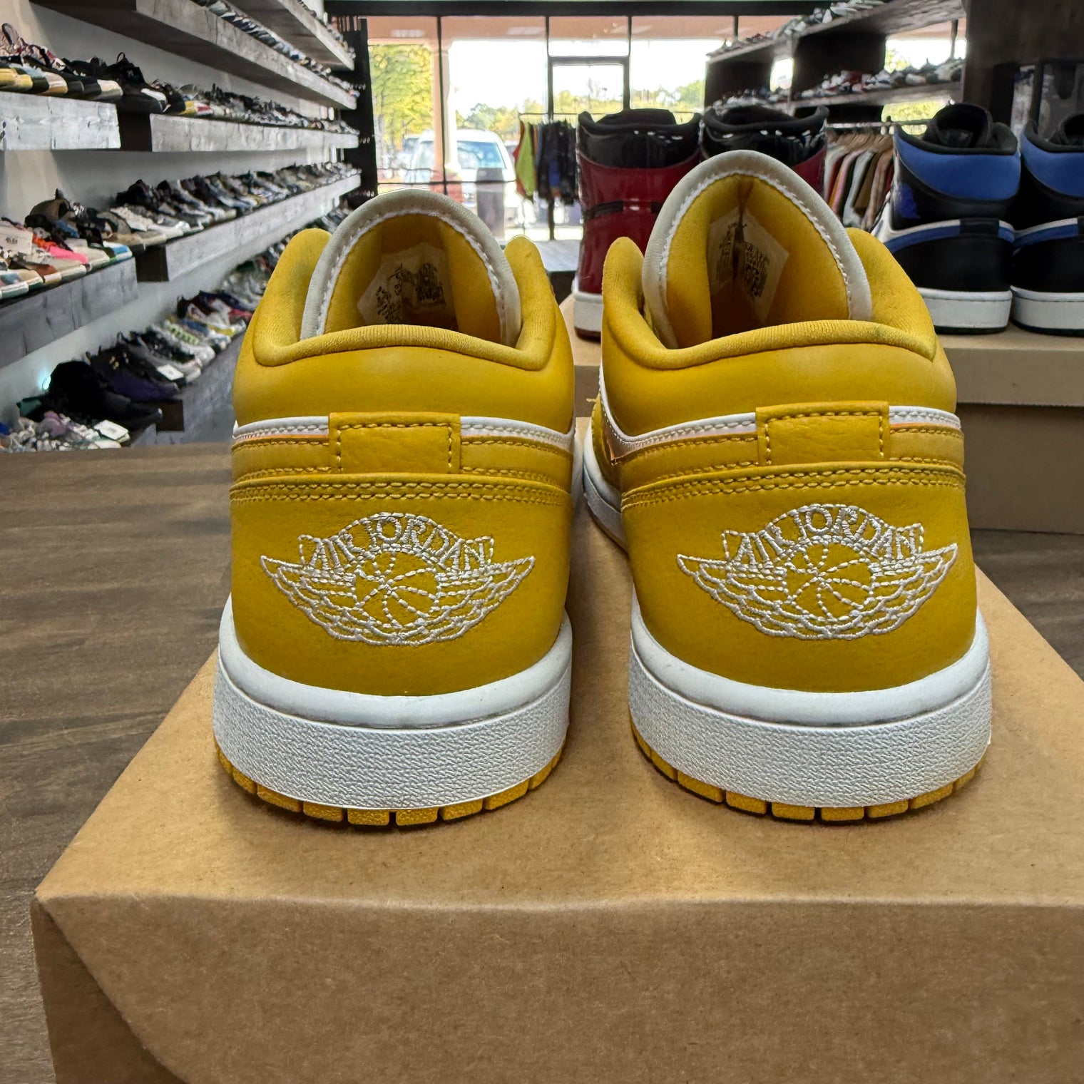 Pollen Jordan 1 Low (USED, No Box)