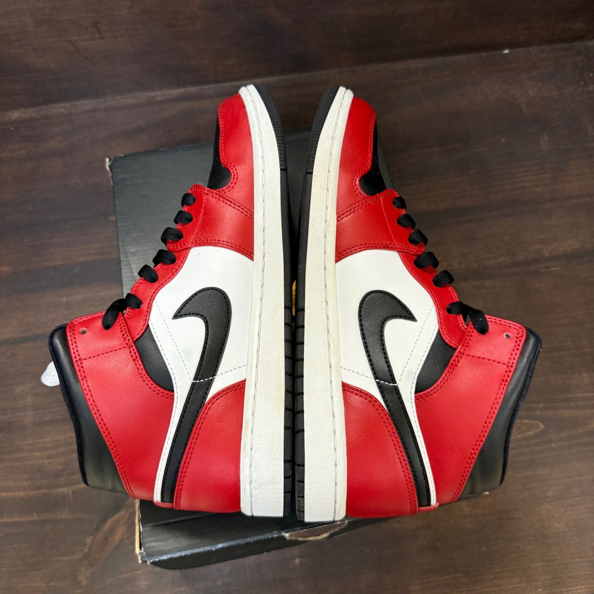 Jordan 1 Mid Chicago Toe - Image 5