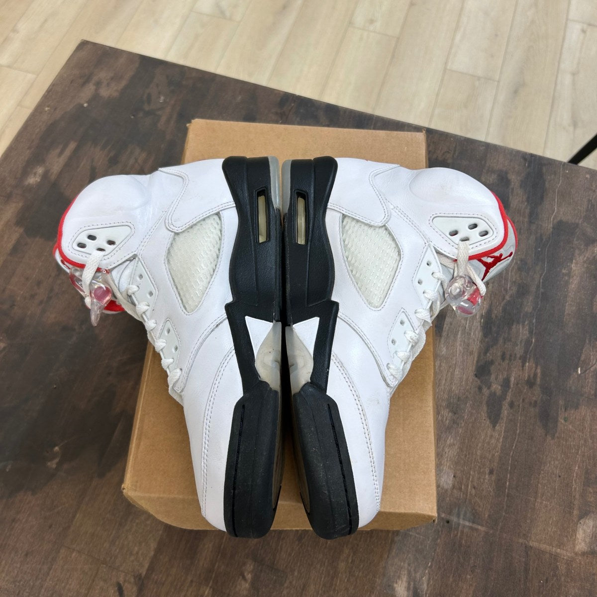 Jordan 5 Retro Fire Red Silver Tongue (2020) Size 10 (Pre-Owned) - Image 3
