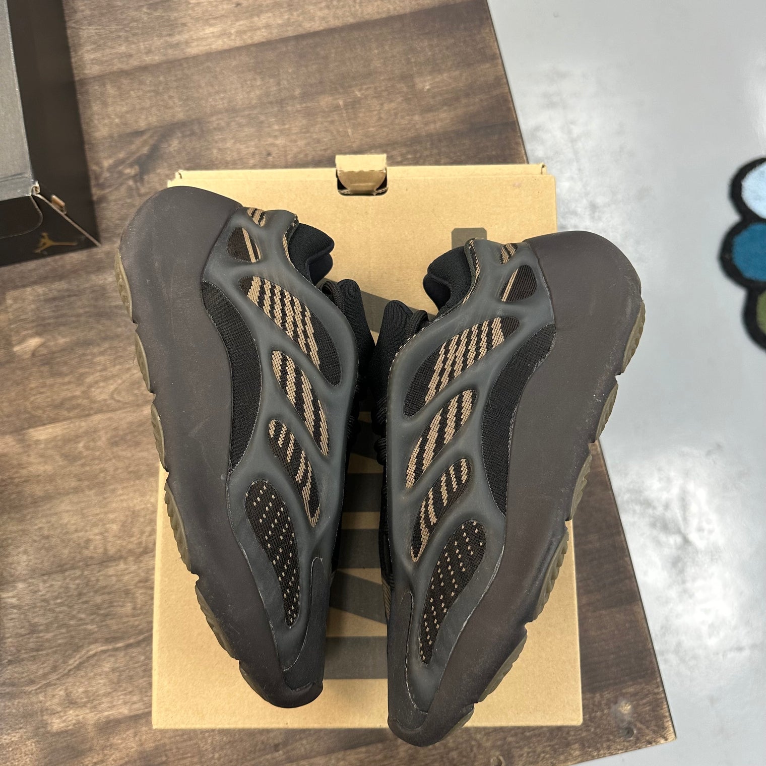 adidas Yeezy 700 V3 Clay Brown (US 4.5) (USED)