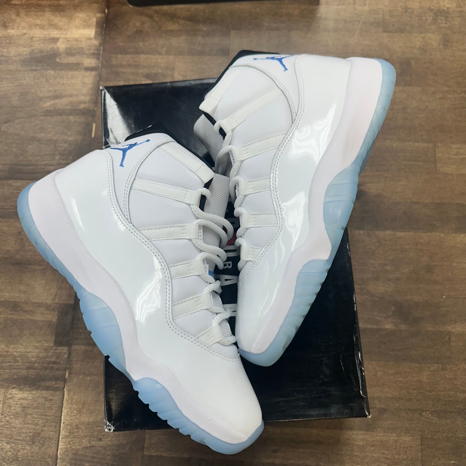 Legend Blue Jordan 11 2024 (Used)